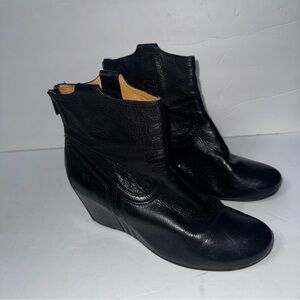 Frye Carson Wedge Ankle Booties size 10